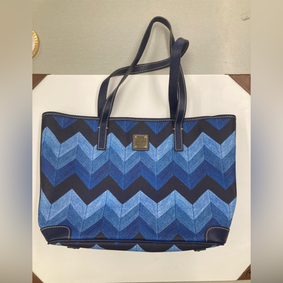 Dooney & Bourke Handbags - Dooney & Bourke blue purse